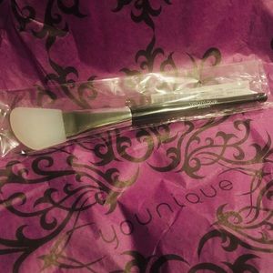 Younique Silicone face mask applicator. New in Packaging
